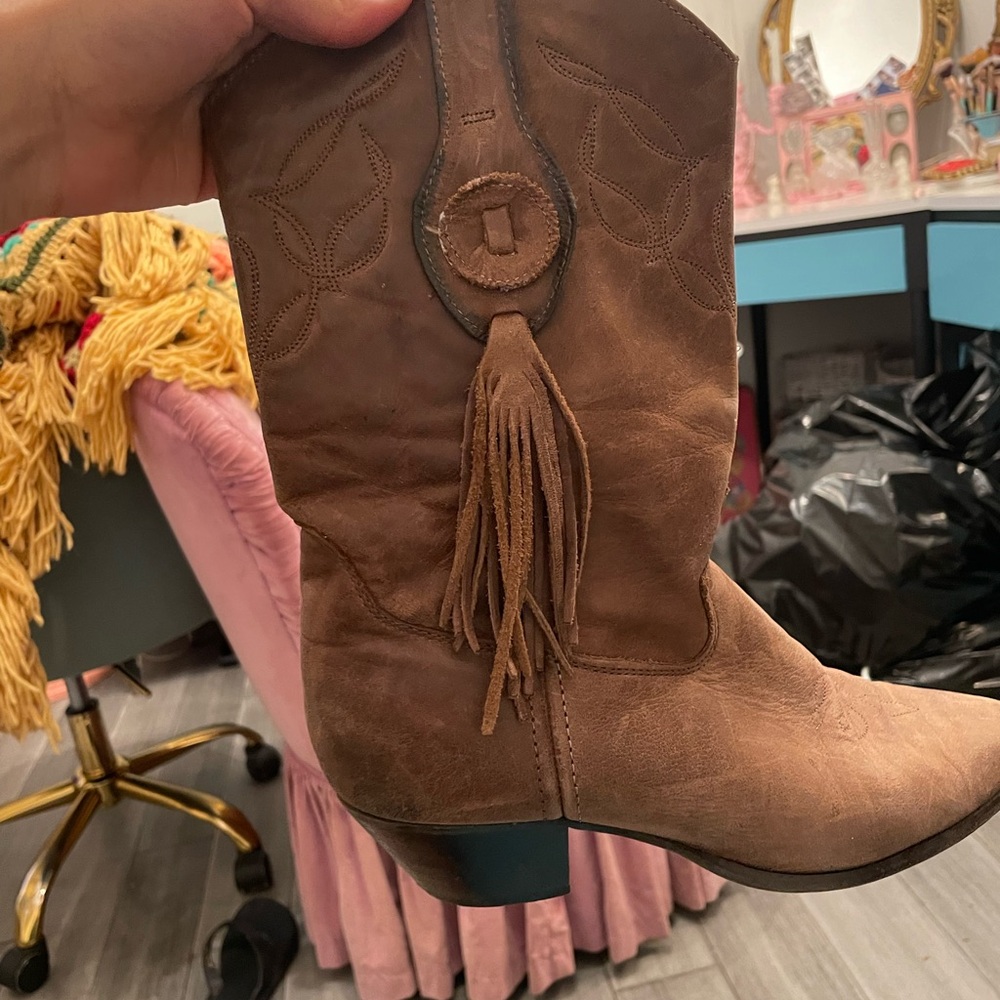 Western vintage alert! Brown Leather Western Boots fringe laredo